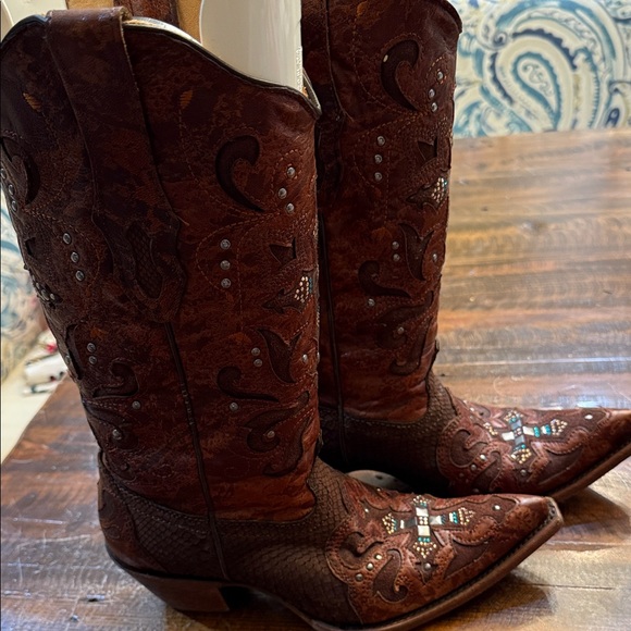 Corral Vintage Brown Western Cowboy Boots with Cross Design - Picture 4 of 8